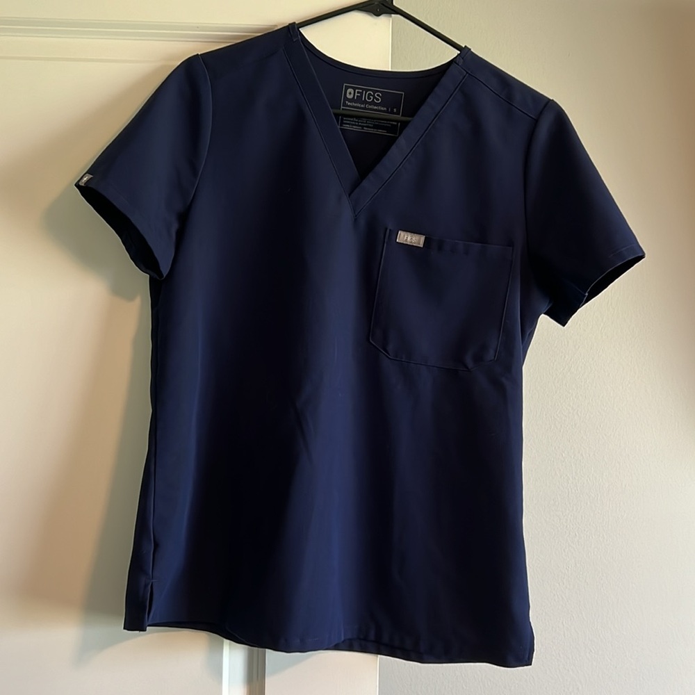 Figs technical collection scrub top with pocket: Size Small NAVY COLOR